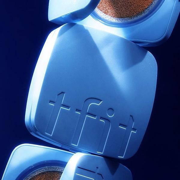 #商品の特徴 : POINT12gのコンパクトサイズに詰め込まれたこの冷感タイプのクッションファンデは、セミマットな仕上がりで、どんな肌質にもぴったりです。韓国コスメのトレンドを体現した商品で、すぐに手に入れたくなる魅力があります。高カバー...