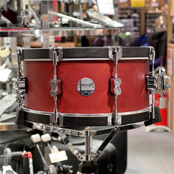 Concept Classic Snare Drum 14"x6.5" Oxblood Stain with Ebony Hoops