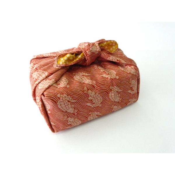 ご覧いただきありがとうございます。大きすぎず小さすぎない小風呂敷はランチクロスのほかにもブックカバーやティッシュボックスのカバーなど様々な用途でご活用いただけます。ちょっとしたギフトにも◎【サイズ】　約５０ｃｍ×約５０ｃｍ【素材】　綿１００...