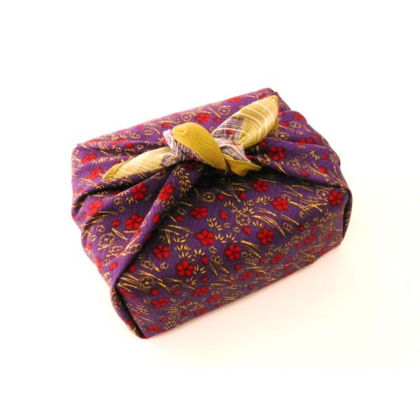 ご覧いただきありがとうございます。こちらの商品は【訳有品】となっております。ご理解の上ご注文をお願いいたします。大きすぎず小さすぎない小風呂敷はランチクロスのほかにもブックカバーやティッシュボックスのカバーなど様々な用途でご活用いただけます...