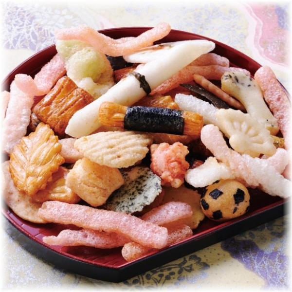 ２０種類の厳選したおかきとせんべい、豆菓子をミックス。見て楽しい、食べておいしい当店人気商品です●内容量 ８０ｇ（ビニールパック入り） 両手1杯分くらいの容量になります。　少ない容量になりますのでご希望のおかきやせんべいが入るとは限りません...