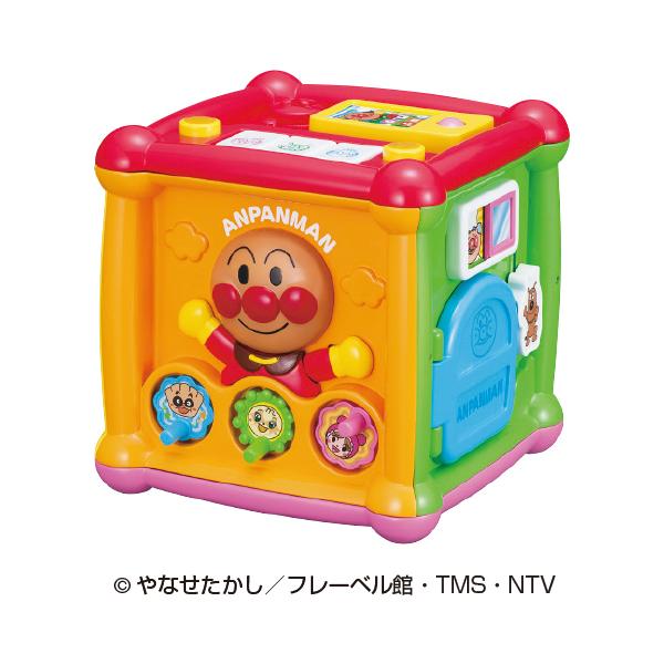 アンパンマンのおしゃべりやメロディがたくさん入ったキューブです。●内容／本体×1、スマホ×1、パズル×3●サイズ／W17.5×D17.5×H17.5cm●重量／715g●材質／ABS●中国製