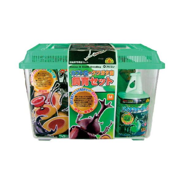 カブト虫・クワガタ虫の飼育スターターセット。2ペア程度の飼育に適した大きさです。●メーカー名／フジコン●内容／飼育ケース中、昆虫用マット4.8L、バイオウォーター、ワイドカップゼリー用エサ皿ダブル、飼育ガイド●サイズ／飼育ケース：300×1...