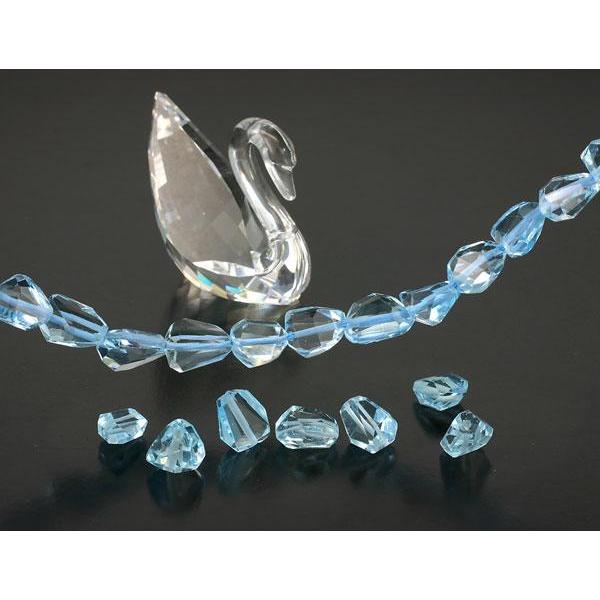 ブルー トパーズ タンブル(小石) カット 約8x8mm〜約12x12mm./約25 carat、約3-4個