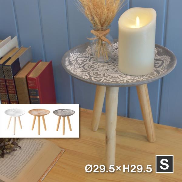 ●トルコ・モロッコ風の異国情緒溢れる繊細なデザインのトレーテーブル。●トレーテーブルを置くだけでお部屋が洗練された印象に。●トレータイプなので普段使いのサイドテーブルとして使いやすく重宝。●トレー部分は繊維板を、脚部分は天然木パインを使用し...