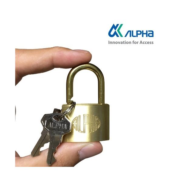 【特徴】●錆びにくく抜群の耐久性を持つ黄銅製です。●同一キー、指定番号、マスターキーも可能の高精度品です。●カバンから倉庫まで幅広く使え、サイズバリエーションが豊富です。●南京錠の代名詞として愛され、親しまれているデザインです。【仕様】●メ...