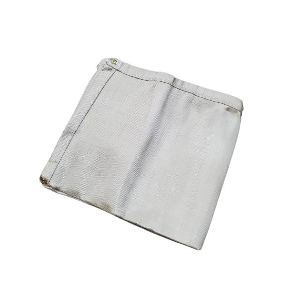 【特長】●溶接作業時のノロ受け用にご使用頂けます。●高耐熱ガラス繊維を使用しており,耐火性,耐熱性において非常に優れています。●熱伝統率が低く,優れた断熱効果を発揮します。●アスベストのような有害繊維は使用していません。●火花の飛散が少ない...