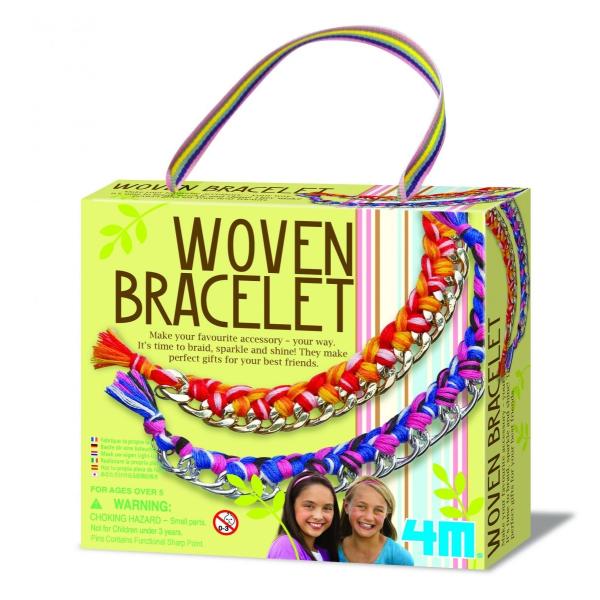 キットに入っているチェーンに毛糸を編みこんでいき、オリジナルのブレスレットを簡単に作れるキットです。チェーンに編み込むだけで、とても簡単に豪華なブレスレットが完成します。材料全てがキットに入っているので、簡単に始められます。