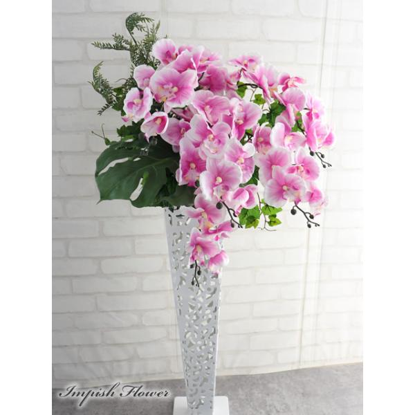 アーティフィシャルフラワー 造花 使用■サイズ:幅:58 奥行:35 高さ:112 (cm) ■主な使用造花：胡蝶蘭高級造花を使用したスタンド型アレンジメントです。インテリアとしてはもちろん贈り物としてもおすすめです。用途例：誕生日、結婚祝...