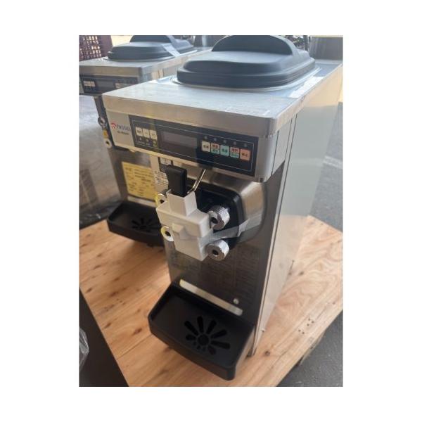 商品名：ソフトクリームサーバー 寸法：W290×D600×H800 メーカー：日世 型式：NA-9524AE 年式：2019年製 電源：三相200V 50/60Hz共用 コンセントプラグ：なし ガス種：- 付属品：写真の通り 説明書：写真の...