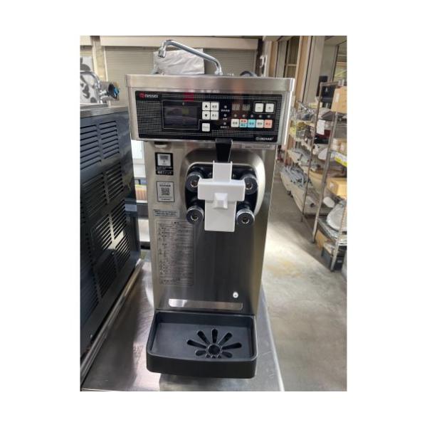 商品名：ソフトクリームフリーザー 寸法：W298×D739×H949 メーカー：日世 型式：CI-9624AE 年式：2020年製 電源：三相200V 50/60Hz共用 コンセントプラグ：あり 消費電力：2.2kW ガス種： 付属品：写真...