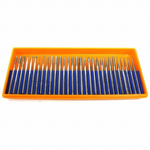 ルーターや電気ドリルなどの先端パーツダイヤモンドを電着しており、切削性、耐久性に優れています。超硬合金・セラミック・石材・コンクリート・ガラスなどの切削、石材やガラスの面取り、ガラス彫刻にも。当商品は海外製品のため、多少の傷、汚れなどがある...