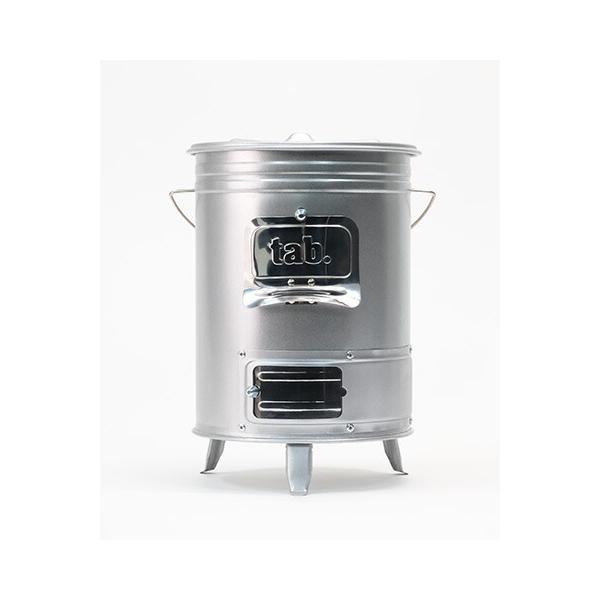 かわいい顔してしっかり燃える！いろいろな燃料が使え、緊急時の備えにも役立ちます。木炭、練炭、薪や枯れ枝などいろいろな燃料が使えて簡単着火！好きな場所で手軽に焚き火クッキングができます。独自のフィックスストリーム機構で気流を整え、理想的な燃焼...