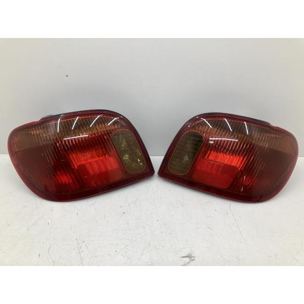 ヴィッツ　後期　左右純正テールランプ　中古　DVD付き ヴィッツ 後期 左右純正テールランプ 中古 DVD付き ヴィッツ