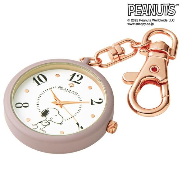 いろいろなところに吊るせる！ナスカン付きのスヌーピーキーホルダーウォッチ！大人っぽいくすみカラーとピンクゴールドの金具がおしゃれ！カラーごとに異なる文字盤のプリントが可愛い！選べる3色展開♪【日本製ムーブメント】【商品詳細】●素材／ケース：...