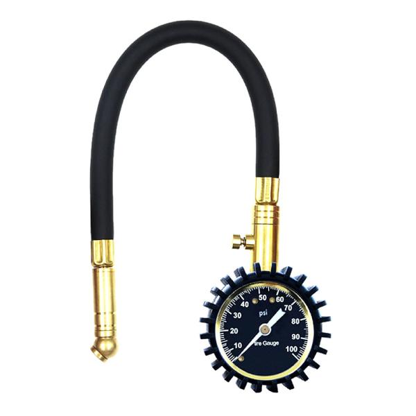 こちらの商品ページのタイプはゴールドです。簡単にタイヤの空気圧が測れるロングチューブ搭載のエアゲージ。0-100(PSI)測ることができます。エア抜きボタン搭載。(測定毎に押して0に戻して下さい)柔らかなラバージャケットが手にフィット。万が...