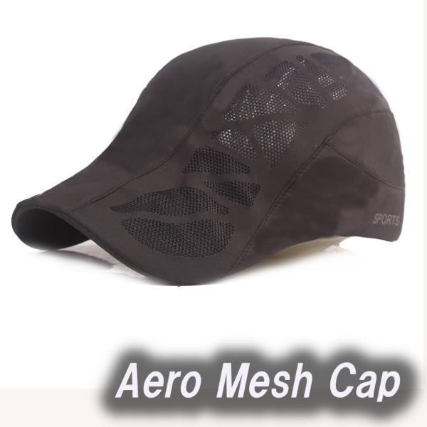 前面からメッシュを施した涼しげなキャップです平ゴム+バックルにより頭囲の調節ができます（フリーサイズ：55〜60cm推奨）深さ:130mm"SPORTS"というロゴが左横にグレー文字で印刷されています素材:綿・ポリエステル※梱包の都合上、平...