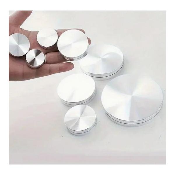 ケーキ装飾や陶芸などに使える小型のターンテーブルです