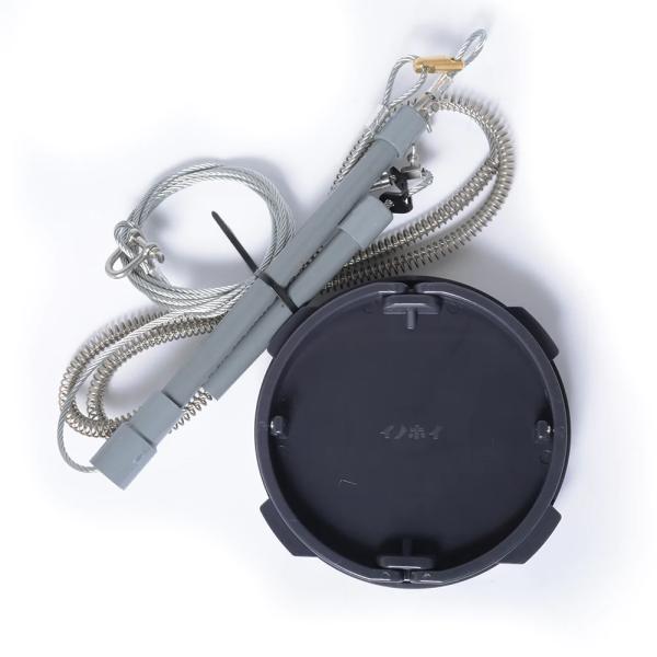 獣が踏み板を踏み抜くと、ワイヤーが獣の脚の上部を括る仕組みです。こちらの商品は完成品一式ですので、届いたらそのまま設置することができます。A:踏み板セット、B：スプリングセットから構成されます。熟練の猟師監修のもと型取りし、激安・かつ設置が...