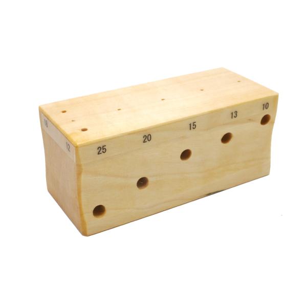 ＢＷ平均台材質：トチノキ日本製穴の深さ：10mm,12mm,13mm,15mm,18mm,20mm,25mm標本、ラベル、台紙などの高さを揃えます。志賀製に比べ段差がなくフセツや触覚が引っかかりにくいので標本を傷つける可能性が低く便利です。...