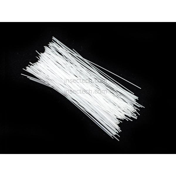 【クリックポスト発送対象商品】1回のご注文につき、お一人様5袋までイトトンボ展翅用ヒゴ長さ：約60mm入り数：約100本素材：ポリプロピレン乾燥したイトトンボの腹部が曲がらないように先端を斜めにカットし胸部から腹に差し込んでください若干の曲...