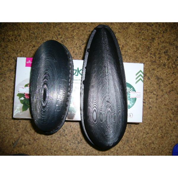 人工蛹室凸型オオヒラタ大型１個の販売です。画像左です。人工蛹室凸型はフォーラルフォームに押し当て人工蛹室を形成するアイテムです。平らな状態のフォームを圧縮して形成するだけでなく、下堀りをして仕上げに使うことも出来ます。仕様素材：プラスチック...