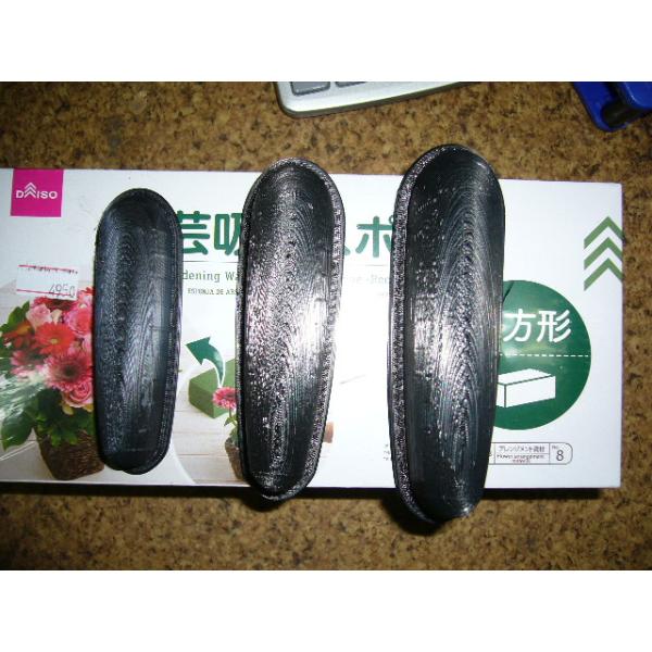 人工蛹室凸型ホソアカ用セット(大中小３個）の販売です。人工蛹室凸型はフォーラルフォームに押し当て人工蛹室を形成するアイテムです。平らな状態のフォームを圧縮して形成するだけでなく、下堀りをして仕上げに使うことも出来ます。仕様素材：プラスチック...