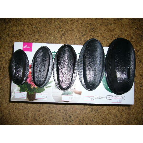 人工蛹室凸型特Ｓ１個の販売です。画像左から２番目です。人工蛹室凸型はフォーラルフォームに押し当て人工蛹室を形成するアイテムです。平らな状態のフォームを圧縮して形成するだけでなく、下堀りをして仕上げに使うことも出来ます。仕様素材：プラスチック...