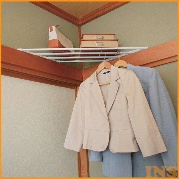 0121pointo★★詳細情報＆おトク情報は下記をご確認下さい★★コーナーラック CR-900 ホワイト鴨居に置いてスペースを有効活用できるコーナーラックです。湿気や反りに強い材質を採用しています。鴨居に引っかかる使用のずれ落ち防止機能付...