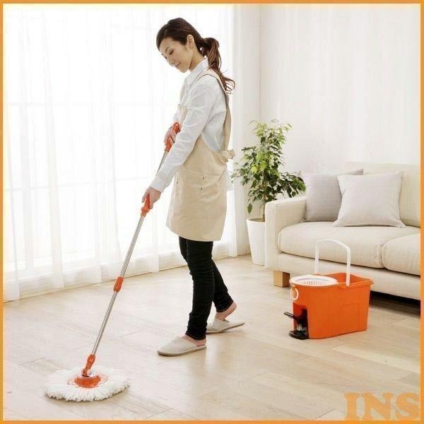 0121pointo★★詳細情報＆おトク情報は下記をご確認下さい★★アイリスオーヤマ スピン 回転モップ 洗浄機能付き KMO-490S オレンジ 洗って絞れる！回転機能2つ付き！これでモップ掛けはますます簡単に★ペダルを踏むことで遠心力を...