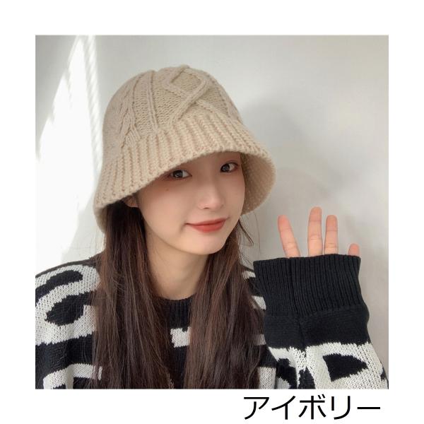 あったか可愛いローゲージニットのおしゃれなバケットハットです。見た目にも暖かくてトレンド感があり、秋冬コーデを引き立ててくれるオシャレアイテムになること間違いなしです。素材アクリル100％採寸全体：21.5cm※商品画像は撮影時の光や角度に...