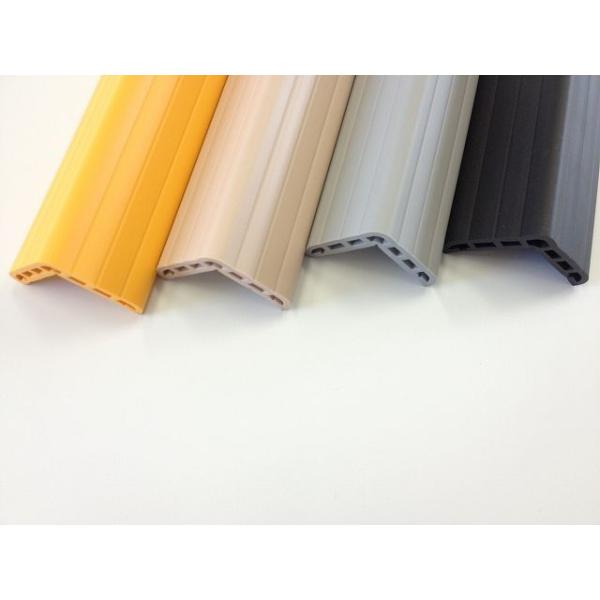 コーナー部分の養生に！ソフトな感触で、取り付けも簡単。カッター・ハサミでカットできます。材質 ： 軟質塩化ビニールサイズ ： L部50×厚み10×長さ1000