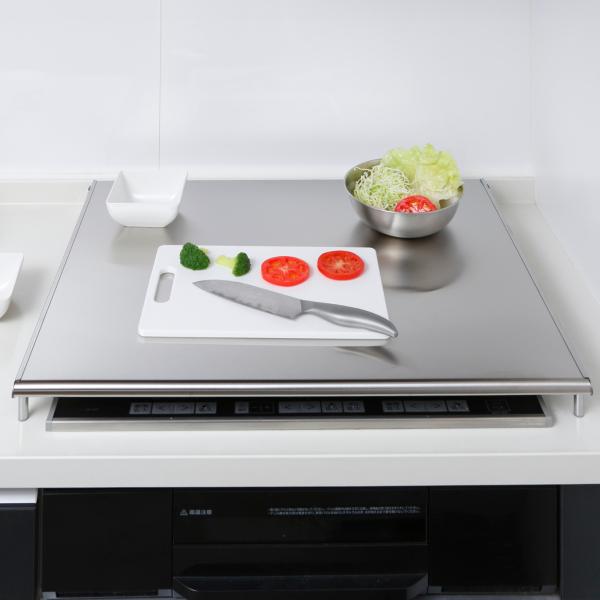 サイズ/約幅69×奥行52×高さ7cm重量/約2.4kg内容量/1台材質/本体：18-0ステンレス（0.5mm）脚：真鍮、クロムメッキ（直径12mm）サイド金具：18-0ステンレス（1.0mm）生産国/日本製耐荷重/約2kg●コンロ上にかぶ...