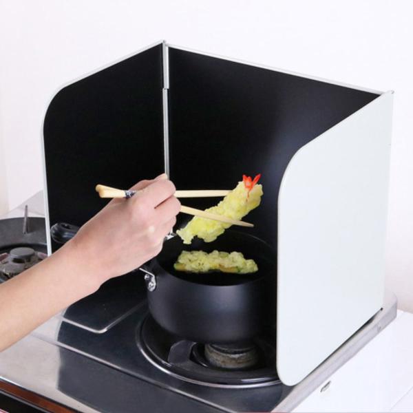 サイズ/約幅33×奥行24.5×高さ29cm重量/約800g内容量/正面板1枚、側面板2枚芯棒2本材質/本体・芯棒：スチール（フッ素樹脂加工）生産国/日本製組立状態/組立品●油はねが気になるときだけ、サッと取り出して一口だけ囲って使える便利...