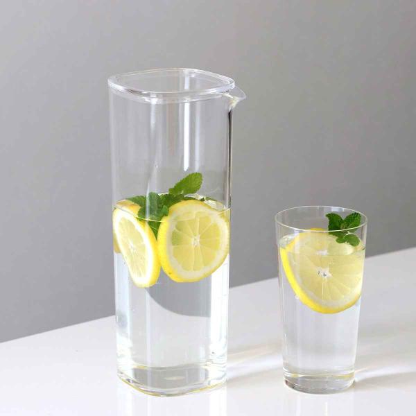 サイズ/約幅8.7×奥行8.7×高さ24.1cm容量/約1L内容量/1本材質/ABS樹脂、アクリル樹脂種類/クリア、ホワイト生産国/中国製耐熱温度/90度耐冷温度/-20度食器洗い乾燥機/使用可能●片手で楽に注げる1Lカラフェです。●フタと...