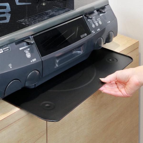 サイズ/約幅36×奥行47×高さ0.4cm重量/約445g内容量/1枚材質/鉄（フッ素樹脂加工）生産国/日本製食器洗い乾燥機/使用不可●敷くだけ簡単！料理の吹きこぼれや油汚れをしっかりキャッチするレンジマットです。●コンロ下以外にも使えるト...