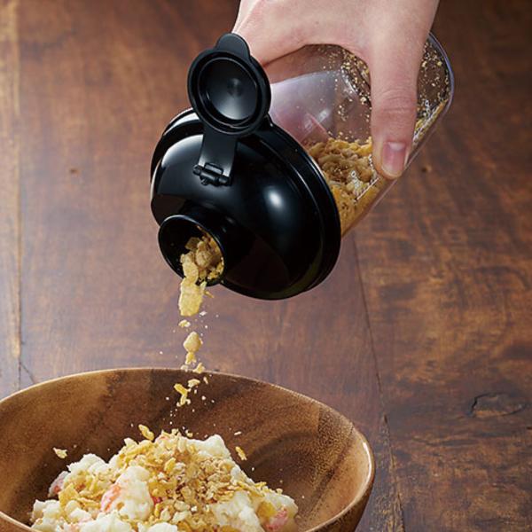 サイズ/約幅8.4×奥行8.4×高さ15.5cm重量/約140g内容量/1個材質/容器：AS樹脂削りプレート、ミルカップ：ABS樹脂フタ、キャップ：ポリエチレン生産国/日本製耐熱温度/80度食器洗い乾燥機/使用可能●スナック菓子の食感をプラ...