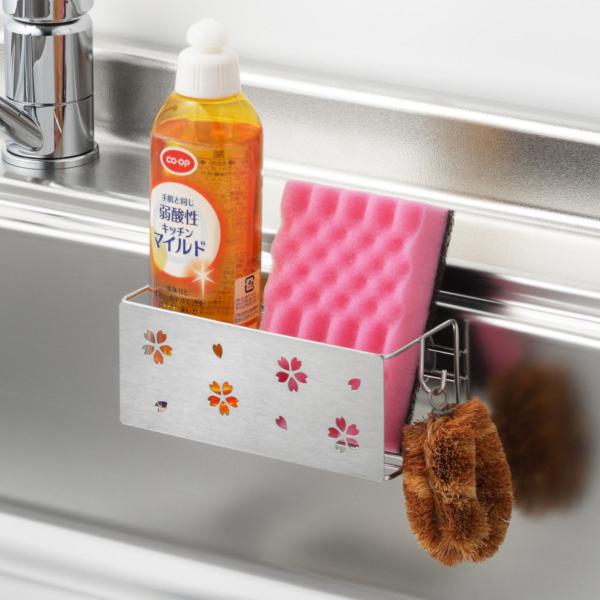 サイズ/約幅16.3×奥行7.3×高さ6.2cm重量/約87g内容量/1個材質/本体・板部：18-8ステンレス吸盤：塩化ビニール生産国/日本製●吸盤式の華やかな桜模様が施された洗剤&amp;スポンジラックです。●フック付きなので、タワシなど...