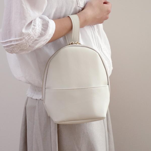 サイズ/約幅18×奥行9×高さ22cm重量/約155g内容量/1個材質/本体生地：合成皮革メッシュポケット：ポリエステルファスナー：銅(エレメント)、ポリエステル(テープ)、亜鉛合金(スライダー・引き手)ボタン：銅裏生地：PETアルミ蒸着+...