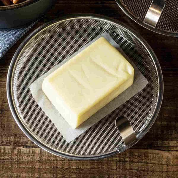 サイズ/約高さ3.5cm直径：約16.5cm内容量/1枚材質/ステンレス鋼（クロム18％、ニッケル8％）生産国/日本製食器洗い乾燥機/使用不可●アペルカのテーブルトップスモーカー専用メッシュトレーです。●次にスモークする食材をスタンバイして...