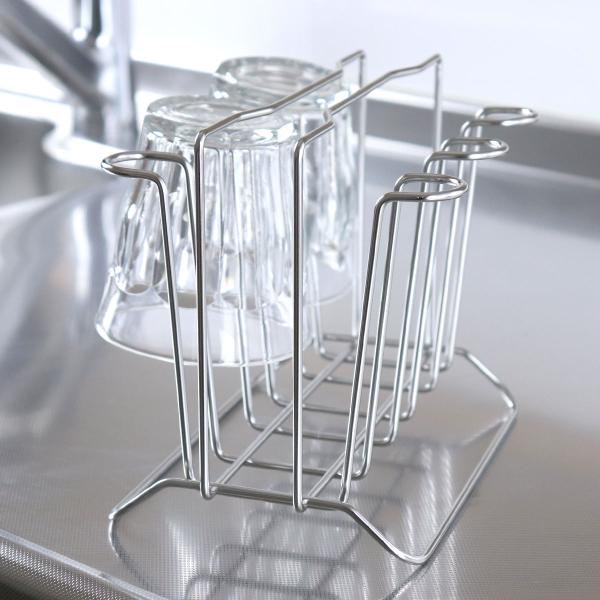 サイズ/約幅20×奥行13×高さ16cm内容量/1個材質/18-8ステンレス●毎日使うグラスの水切りや収納に便利なコップスタンドです。●収納スタンドとしても使用でき、棚の中でごちゃつきやすいグラスもすっきり収納できます。●水筒や牛乳パック、...