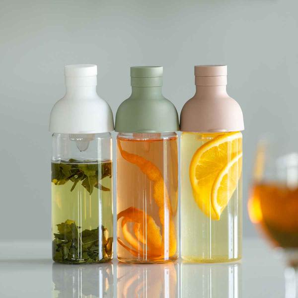 サイズ/約幅7×奥行6.8×高さ20.6cm口径：約5.7cm重量/約300g容量/約300ml内容量/1個材質/ガラスボトル：耐熱ガラス注ぎ口・栓：シリコーンゴムフィルター：ポリプロピレン種類/スモーキーグリーン、スモーキーピンク、ホワイ...