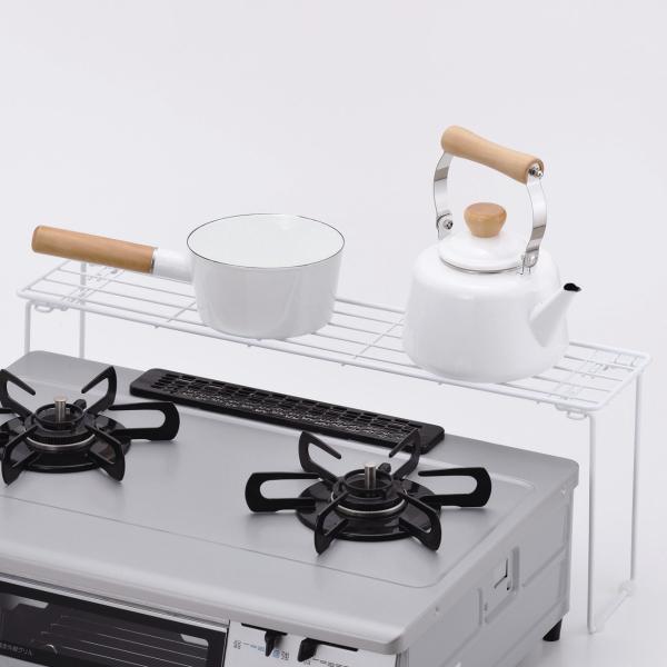 サイズ/約幅62×奥行15×高さ24cm重量/約790g内容量/1個材質/本体：鉄（エポキシ樹脂塗装）すべり止め：合成ゴム生産国/中国製耐荷重/約5kg●コンロ周りのスペースを有効活用できる据置き型コンロに最適なコンロ奥ラックです。●よく使...