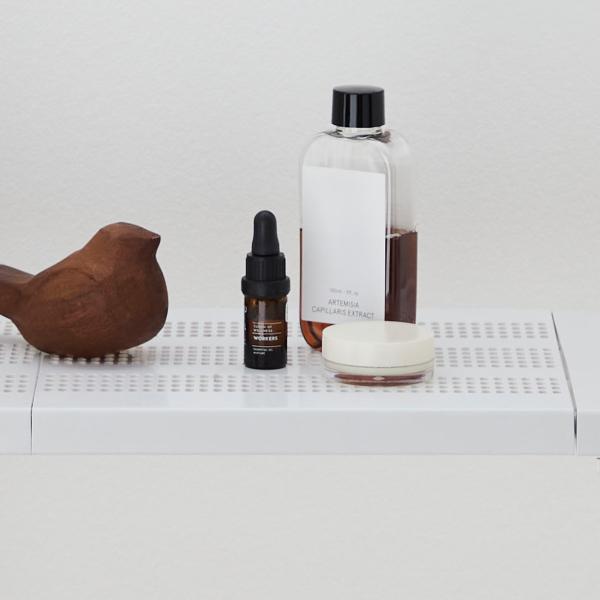 サイズ/約幅26.5×奥行24×高さ3.4cm重量/約0.1kg内容量/1個材質/パイプ：鉄（エポキシ樹脂粉体塗装）樹脂部品：ABS樹脂、合成ゴムねじ類：鉄、メッキ生産国/中国製組立状態/完成品（一部取付）●突っ張り棚に被せるだけのメッシュ...