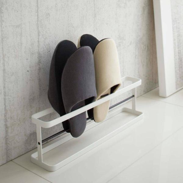 サイズ/約幅42×奥行9×高さ13cmスリッパ収納可能数：4足内容量/1個材質/スチール●モダンでシンプルなスリッパラックです。●狭い廊下や玄関でもスリムに置けます。●最大4足のスリッパを収納できます。LH7324 スリッパ立て 玄関収納 ...