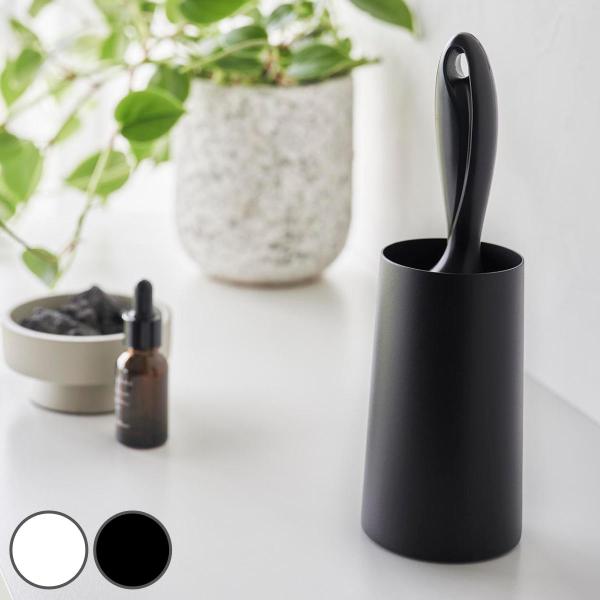 サイズ/約幅7.5×奥行7.5×高さ13.5cm対応サイズ：約直径6×高さ13cmまでの一般的な衣類用粘着クリーナー重量/約220g内容量/1個材質/スチール(粉体塗装)種類/ホワイト、ブラック生産国/中国製●衣類用粘着クリーナーを収納する...