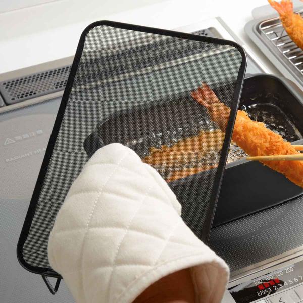 サイズ/約幅24×奥行15×高さ5.1cm重量/約120g内容量/1個材質/本体：ステンレス鋼（ふっ素樹脂塗膜加工）アミ：ステンレス鋼（焼付け塗装）生産国/中国製●揚げ物調理の際、コンロ周りを汚す油ハネはしっかりガードしてくれるポコフリット...