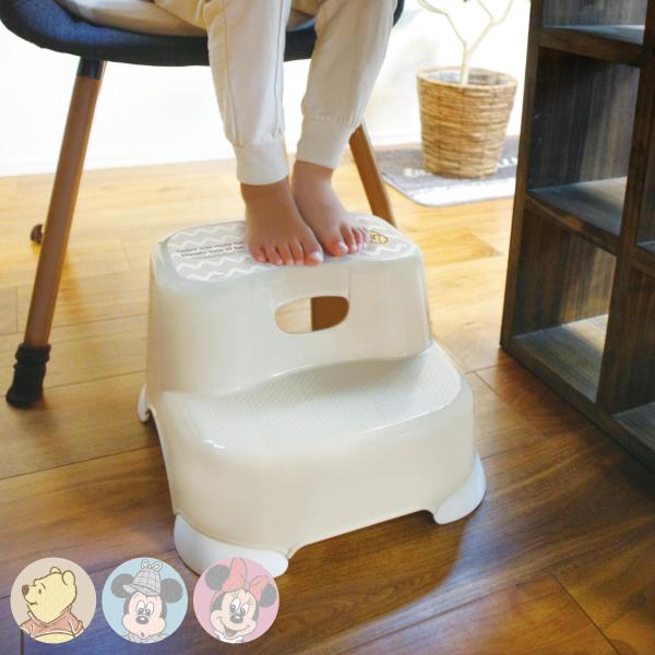 サイズ/約幅32.5×奥行34.5×高さ21cm重量/約760g内容量/1台材質/本体：ポリプロピレン脚：ポリエチレン種類/くまのプーさん、ミッキーマウス、ミニーマウス生産国/日本製耐荷重/100kg（均等加重）●ステップ面に可愛いキャラク...