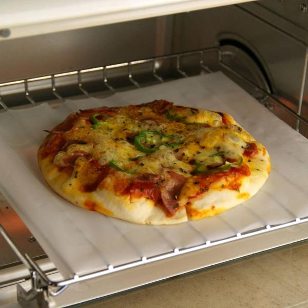 サイズ/厚さ：約0.007cm約幅28×奥行20cm重量/約11g内容量/1枚材質/フッ素樹脂（PTFE)生産国/中国製耐熱温度/260度●オーブントースターの網の上に敷くだけで、網に汚れが付くのを防ぐシートです。●トースターの網の油分やこ...