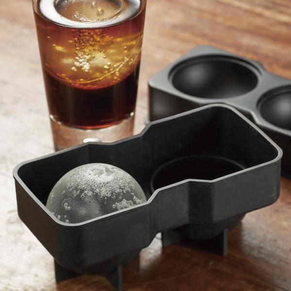 サイズ/約幅7.5×奥行6.5×高さ14.5cm内容量/1個材質/シリコーンゴム生産国/中国製食器洗い乾燥機/使用可能●家飲みがまるでバーの雰囲気になる製氷グッズです。●丸い氷を簡単に取り出せるシリコン製です。●ウイスキーのオンザロックにお...